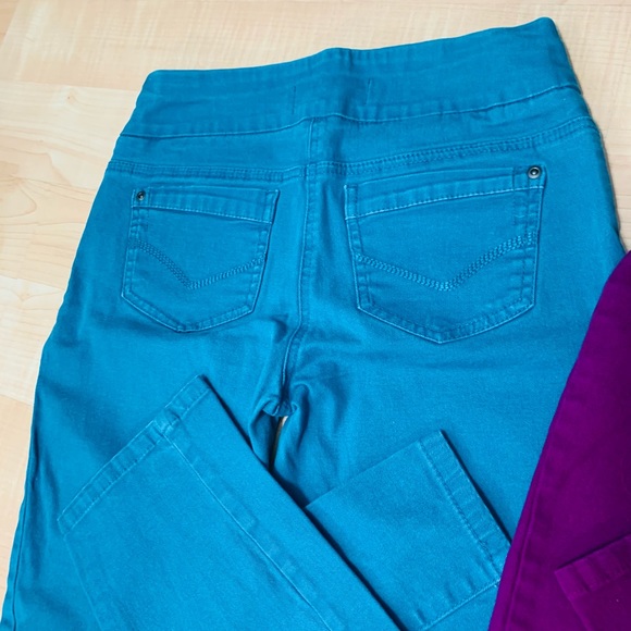 2/$20 Reitmans Form Fitting Midrise Stretchy Jean Set - Picture 6 of 9